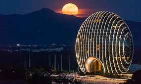 FUTURISTIC HOTEL NEAR GREAT WALL